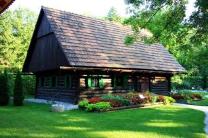 Mozirski gaj - home 10 park mozirski gaj najstarejsa hisa 02 - Mozirski gaj - park cvetja in muzej na prostem